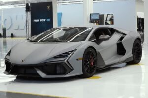 Lamborghini Revuelto